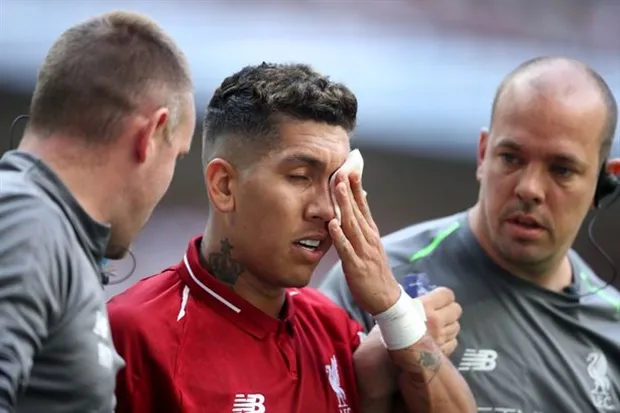 Firmino suýt mù mắt vì 'trò bẩn' của Vertonghen  - Bóng Đá