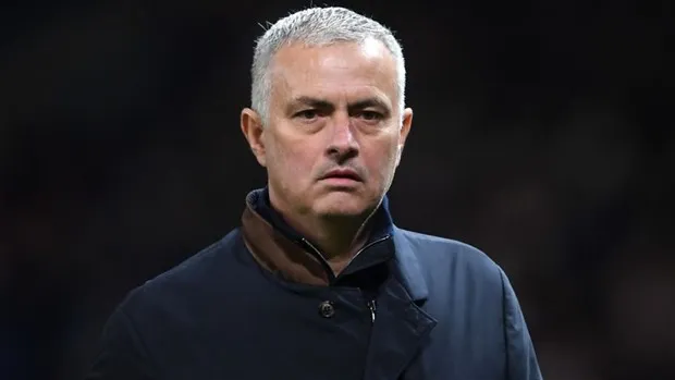 Bị Man Utd sa thải, Mourinho xuống đường 'dạy' chiến thuật  - Bóng Đá