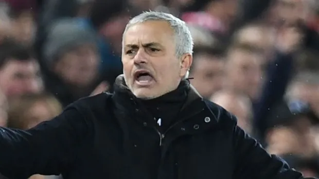 Bị Man Utd sa thải, Mourinho xuống đường 'dạy' chiến thuật  - Bóng Đá