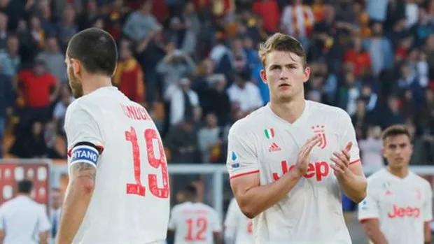 CĐV Man Utd hả hê nhìn De Ligt mắc sai lầm - Bóng Đá