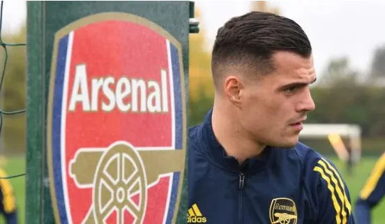 Không thi đấu, giờ Xhaka cũng chẳng được phát ngôn - Bóng Đá