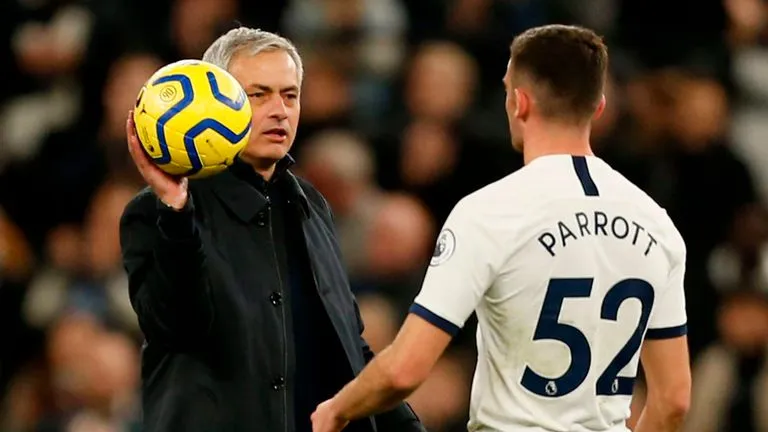 Mourinho chửi thẳng CĐV Tottenham: 