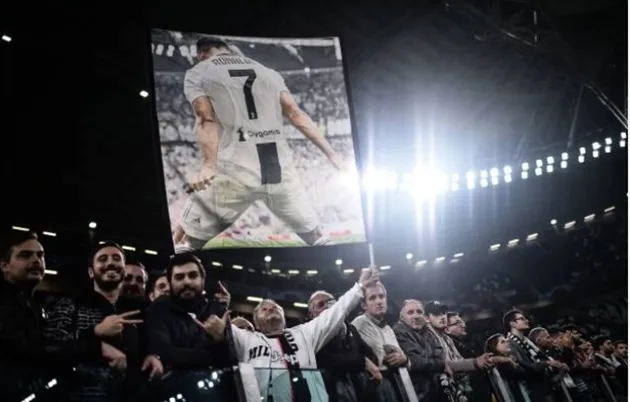 Những khoảnh khắc ấn tượng trong trận Juventus - Lokomotiv Moscow: Ronaldo bất lực, nụ hôn trên khán đài - Bóng Đá