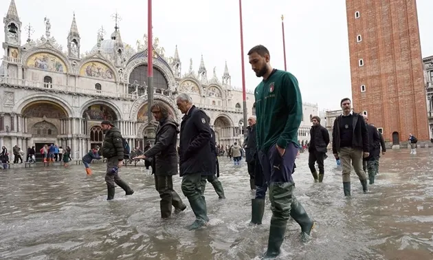 Italia lội nước tại Venezia - Bóng Đá