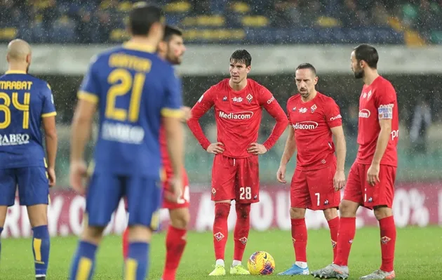 10 khoảnh khắc ấn tượng trên sân cỏ Serie A vào đêm qua: Ánh mắt gầm ghè của Ribery - Bóng Đá