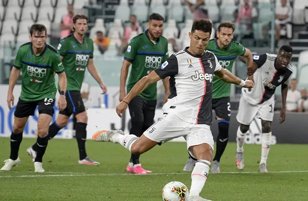 Gasperini không hài lòng về quả penalty của Juventus - Bóng Đá