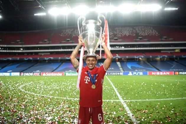 Liverpool star Virgil van Dijk ‘likes’ tweet claiming Thiago is on the verge of Anfield move - Bóng Đá