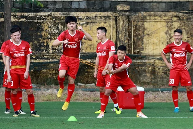 Điểm tin bóng đá Việt Nam tối 16/10: Tiến Dũng phải cố gắng đứng dậy để cống hiến cho đội tuyển - Bóng Đá