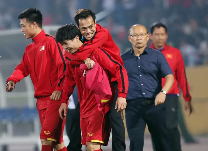 Điểm tin bóng đá Việt Nam tối 28/11: ĐT Việt Nam gặp sự cố ở Philippines - Bóng Đá