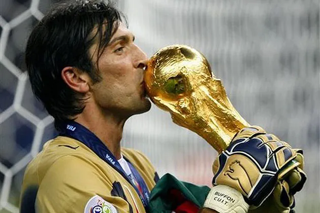 Buffon quay trở lại Juventus: 17 năm vinh quang và cay đắng - Bóng Đá