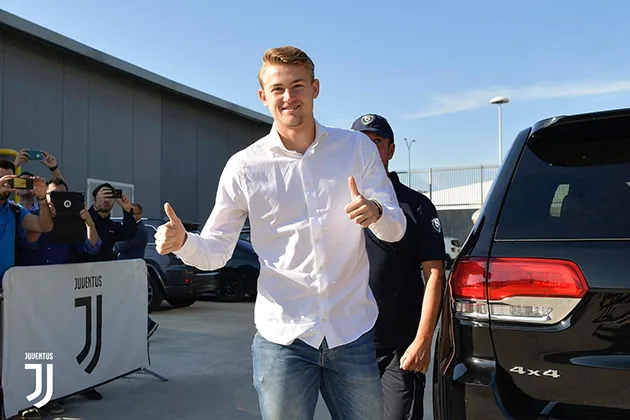 Matthijs de Ligt 'đốn tim' fan nữ khi kiểm tra y tế tại Juventus - Bóng Đá