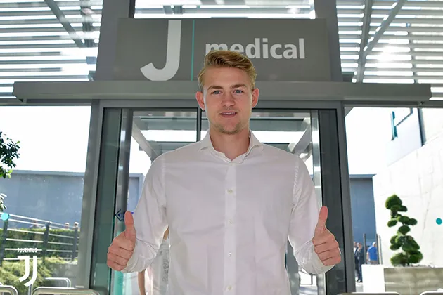 Matthijs de Ligt 'đốn tim' fan nữ khi kiểm tra y tế tại Juventus - Bóng Đá