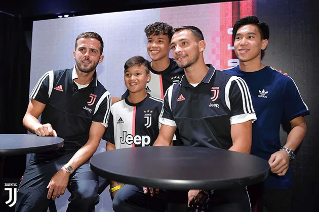 Ảnh: Dàn sao 'khủng' Juventus đã đến SIngapore - Bóng Đá