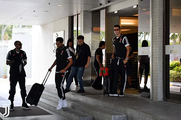 Ảnh: Dàn sao 'khủng' Juventus đã đến SIngapore - Bóng Đá