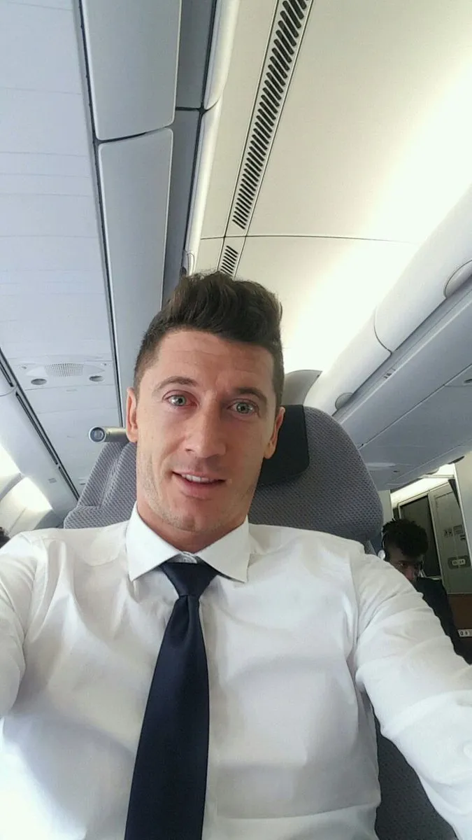 cầu thủ bayern selfie trên máy bay - Bóng Đá