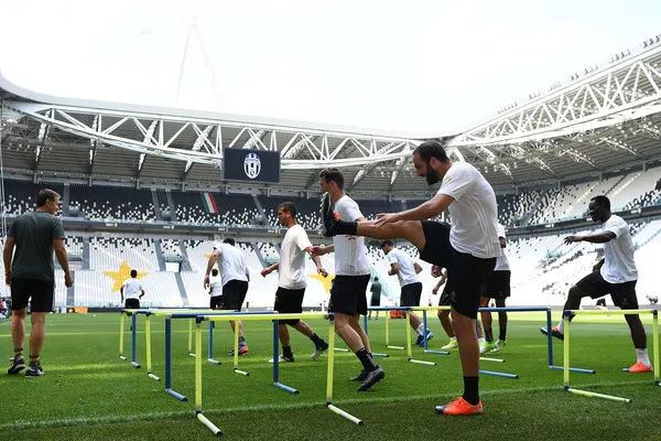 Juventus tập luyện - Bóng Đá