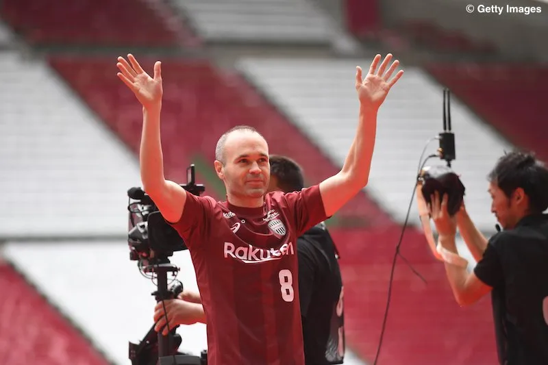 Iniesta ra mắt CĐV Vissel Kobe - Bóng Đá