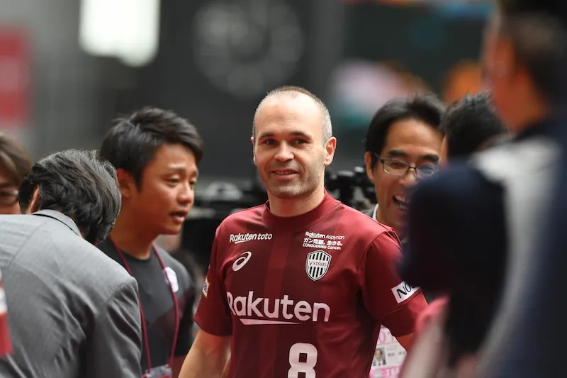 Iniesta ra mắt CĐV Vissel Kobe - Bóng Đá