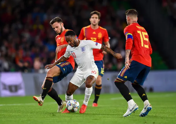 Sergio Ramos triệt hạ Sterling - Bóng Đá