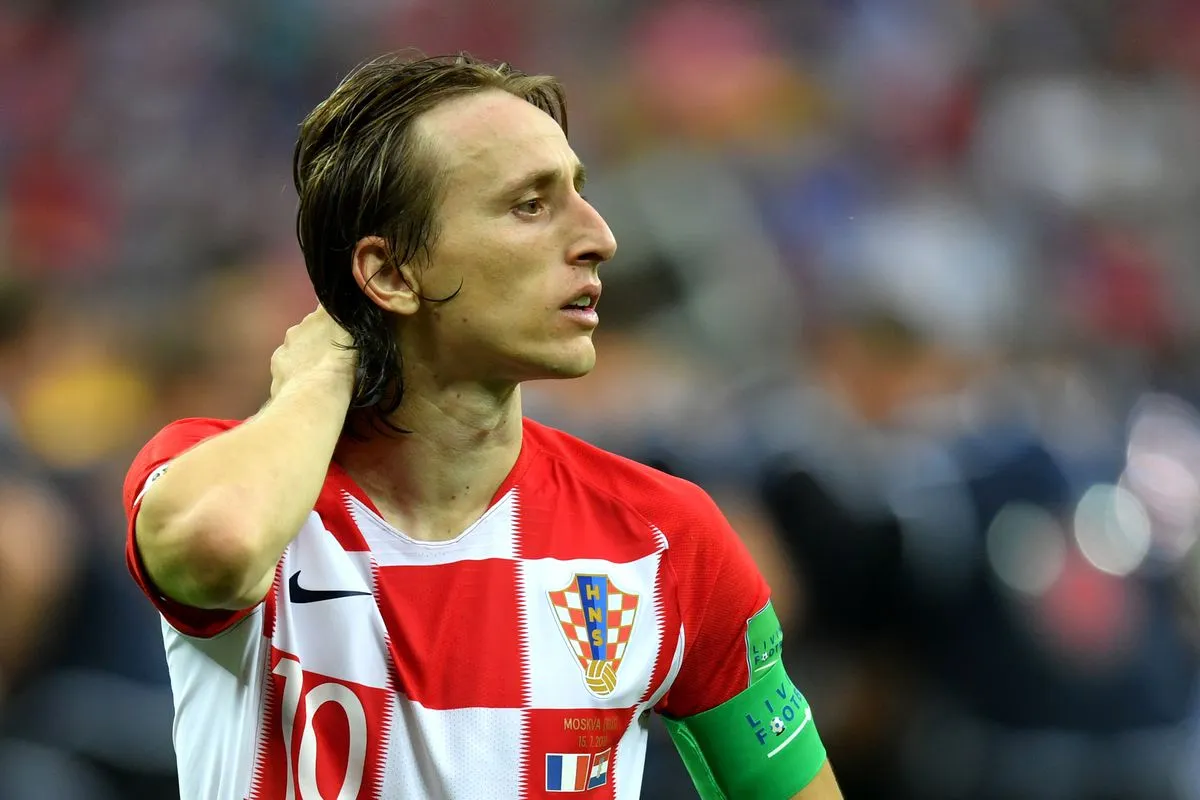 Luka Modric gia hạn hợp đồng - Bóng Đá