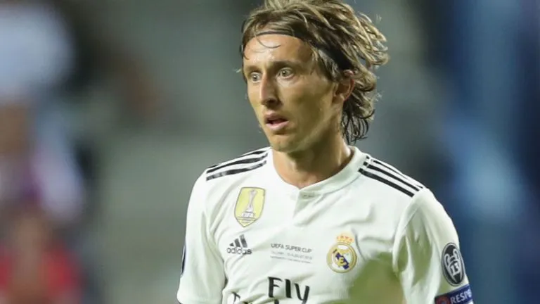 Luka Modric gia hạn hợp đồng - Bóng Đá