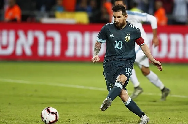 Sự khác biệt về số bàn thắng giữa Messi và Ronaldo trong màu áo ĐTQG - Bóng Đá