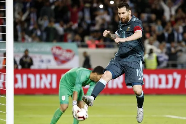 Sự khác biệt về số bàn thắng giữa Messi và Ronaldo trong màu áo ĐTQG - Bóng Đá