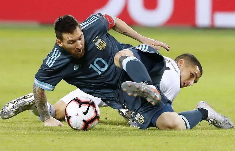 Sự khác biệt về số bàn thắng giữa Messi và Ronaldo trong màu áo ĐTQG - Bóng Đá