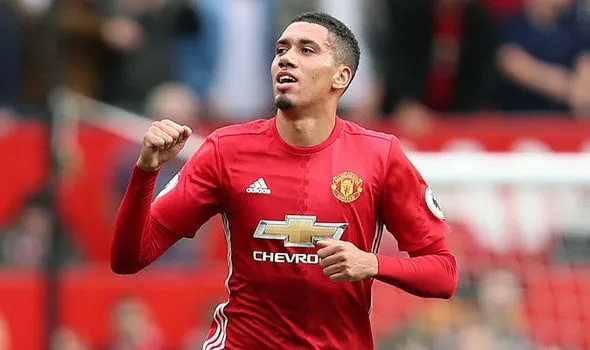 Arsenal chiêu mộ Smalling - Bóng Đá