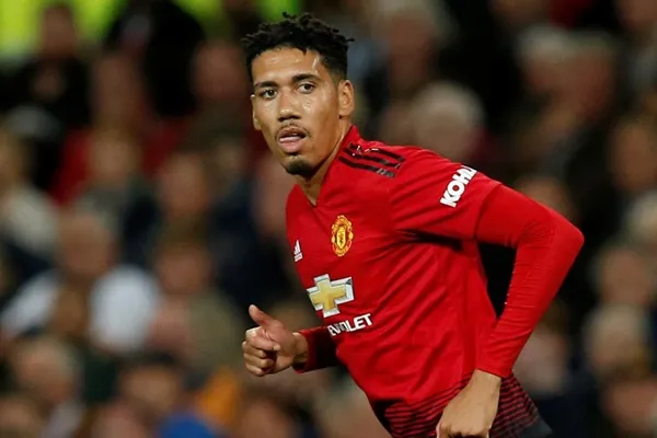 Arsenal chiêu mộ Smalling - Bóng Đá