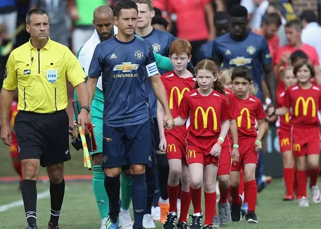 ander herrera  quyết tâm bám trụ lại M.U - Bóng Đá