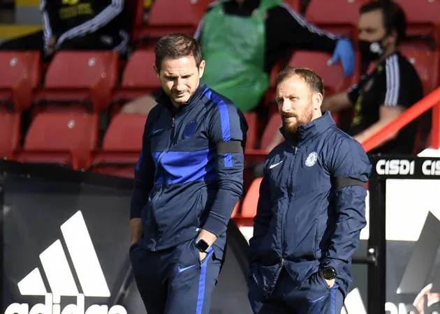 Furious Frank Lampard tears into Chelsea players after thumping Sheffield United defeat - Bóng Đá