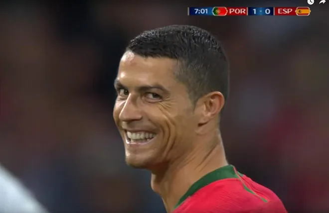 Ronaldo và nụ cười tinh quái - Bóng Đá