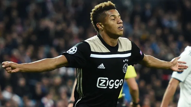 Neres offers Arsenal & Liverpool hope with Ajax star willing to listen to offers - Bóng Đá