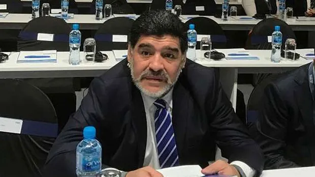 Maradona: Dani Alves là một thằng đần - Bóng Đá