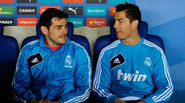 Casillas troll Ronaldo: Ở Bồ Đào Nha mọi người yêu quý tôi hơn cậu! - Bóng Đá