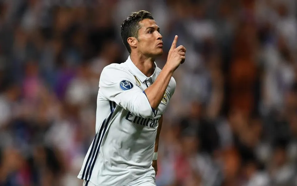 Lập siêu phẩm, Ronaldo cân bằng thành tích của huyền thoại Di Stefano. - Bóng Đá