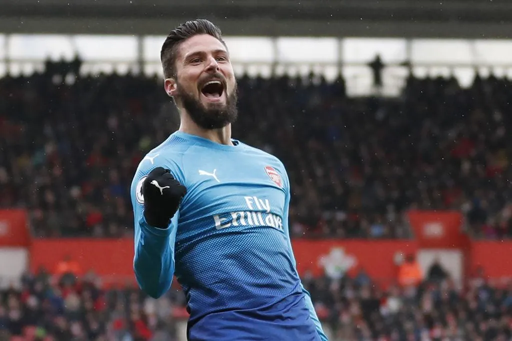 Giroud sắm vai người hùng, Arsenal thoát thua ngoạn mục - Bóng Đá