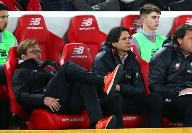 Liverpool 'sẩy chân', HLV Klopp suýt nôn mửa - Bóng Đá