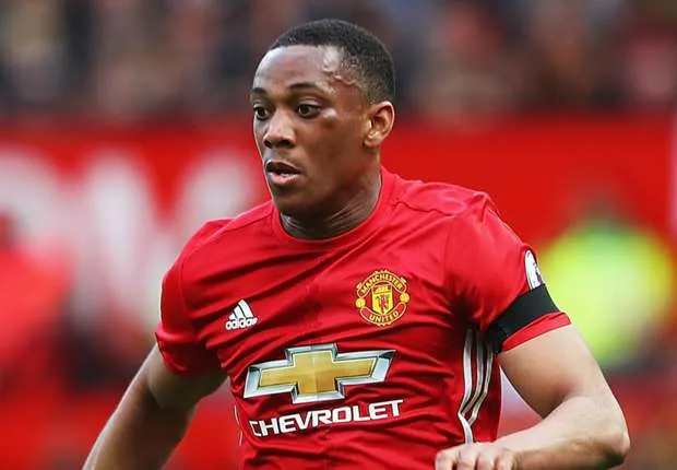 Martial đá tệ, bị Mourinho 'nắn gân' - Bóng Đá