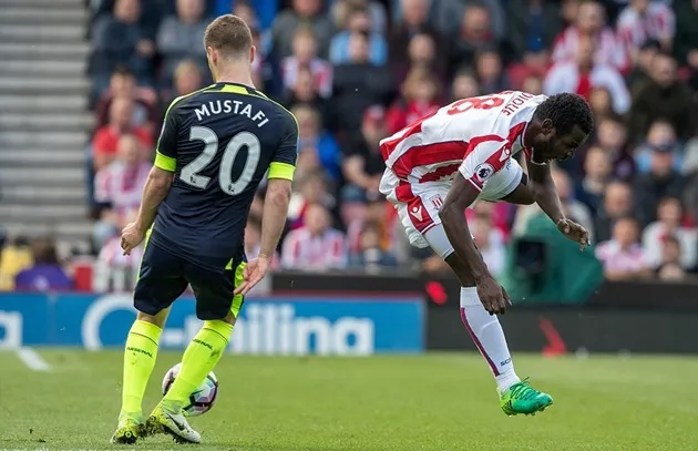 Chấm điểm Arsenal trận thắng Stoke City: 'Ngả mũ' trước Sanchez - Bóng Đá