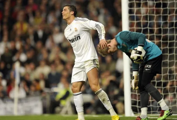 Ronaldo ngăn Real nổ 'bom tấn' De Gea? - Bóng Đá