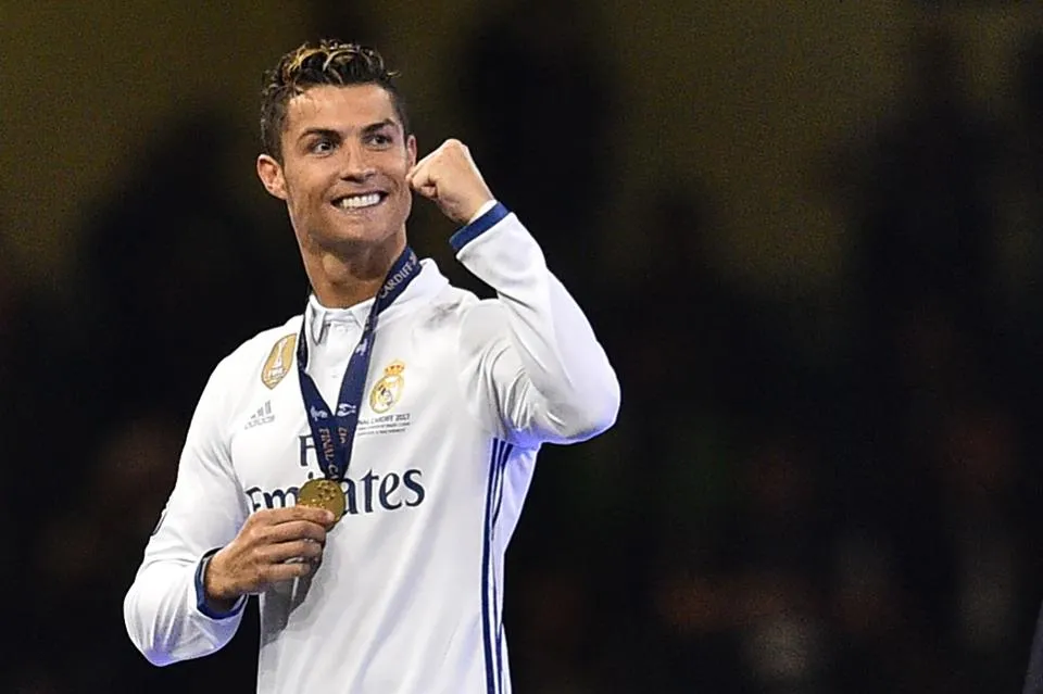 NÓNG: Ronaldo đòi ra đi, Real nhận đề nghị cực khủng - Bóng Đá