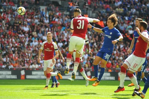 Arsenal hạ Chelsea, Sanchez xuống tận sân ăn mừng - Bóng Đá