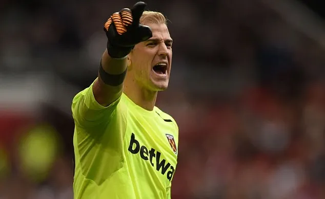 Joe Hart khoe hình xăm cực chất, copy Dybala - Bóng Đá