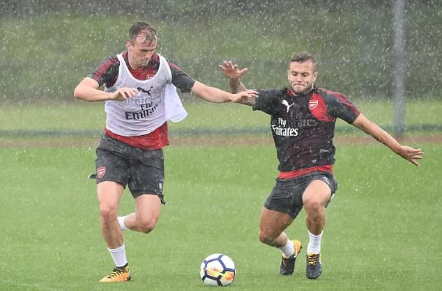 Wilshere tái xuất, Arsenal tập luyện trong mưa rào - Bóng Đá