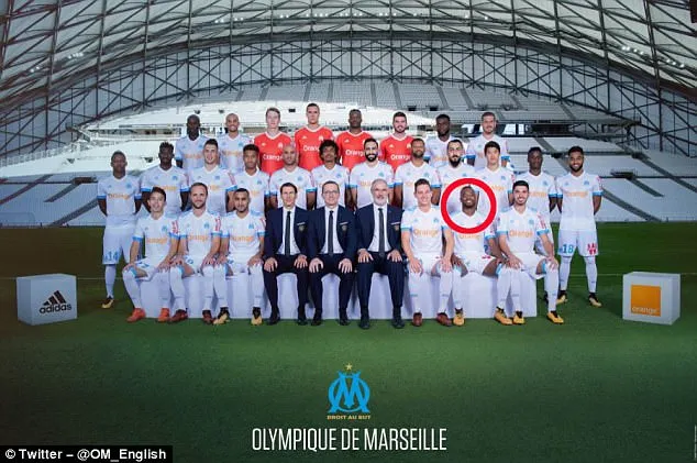 Marseille tự xấu hổ vì hình ảnh Evra - Bóng Đá