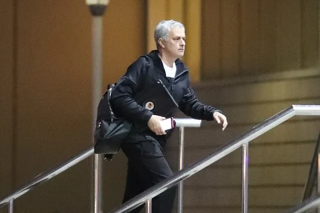 Chán Man Utd, Mourinho liên tục trở về London - Bóng Đá