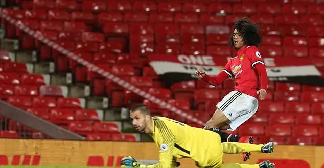 Tahith Chong ra mắt ấn tượng trong ngày bầy Quỷ trẻ bị đánh bại - Bóng Đá