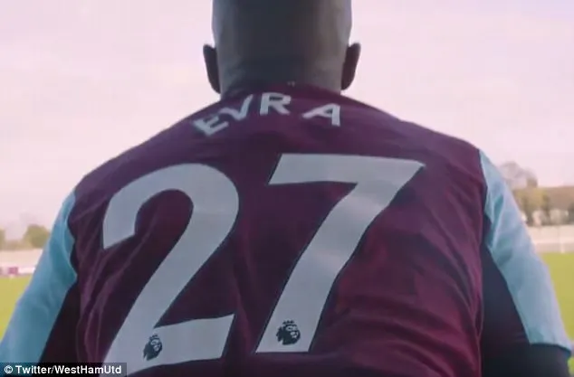 Chùm ảnh Evra ra mắt West Ham - Bóng Đá